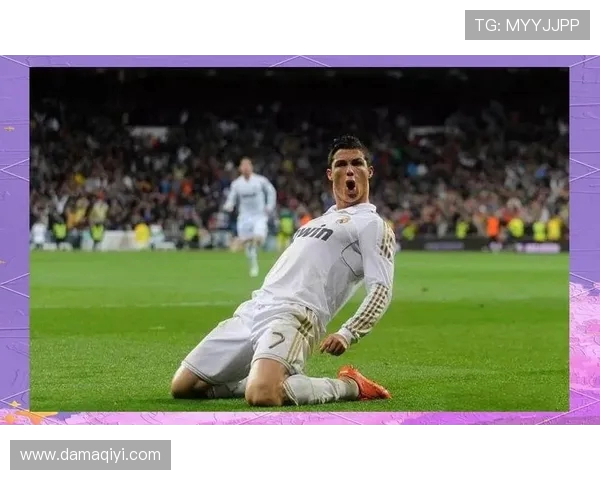 世界明星队与菲戈队的巅峰对决展现足球魅力与传奇球星的精彩瞬间