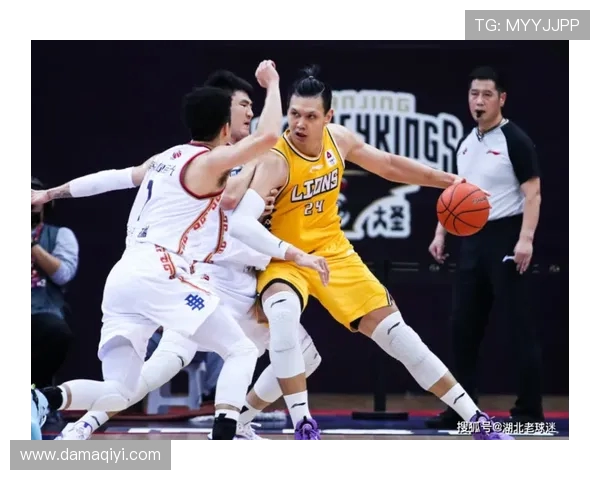 南京篮球队以63分高居锦标赛积分榜首位展现强劲实力